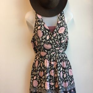 FLORAL ROMPER WITH POCKETS!